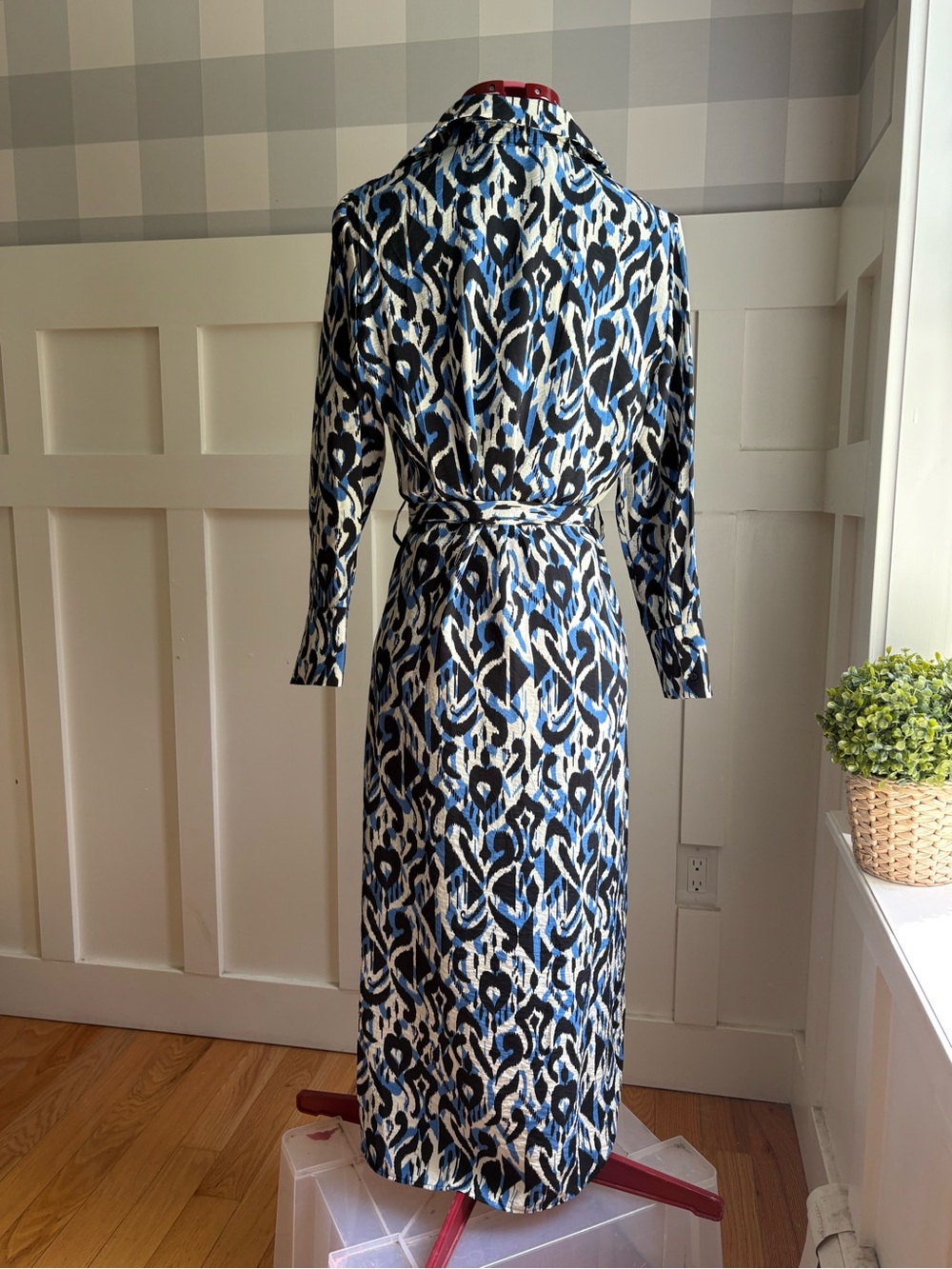 Zara Blue and Cream Ikat-Print Long Sleeve Maxi Shirt Dress with Tie Small - Picture 2 of 10